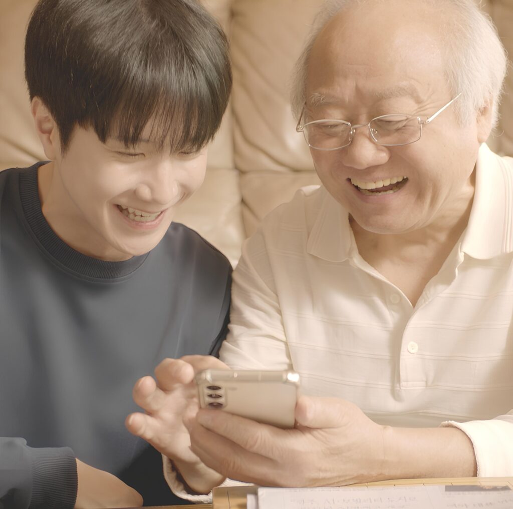 조부모님께 손주메이트가 스마트폰에 대해 도움